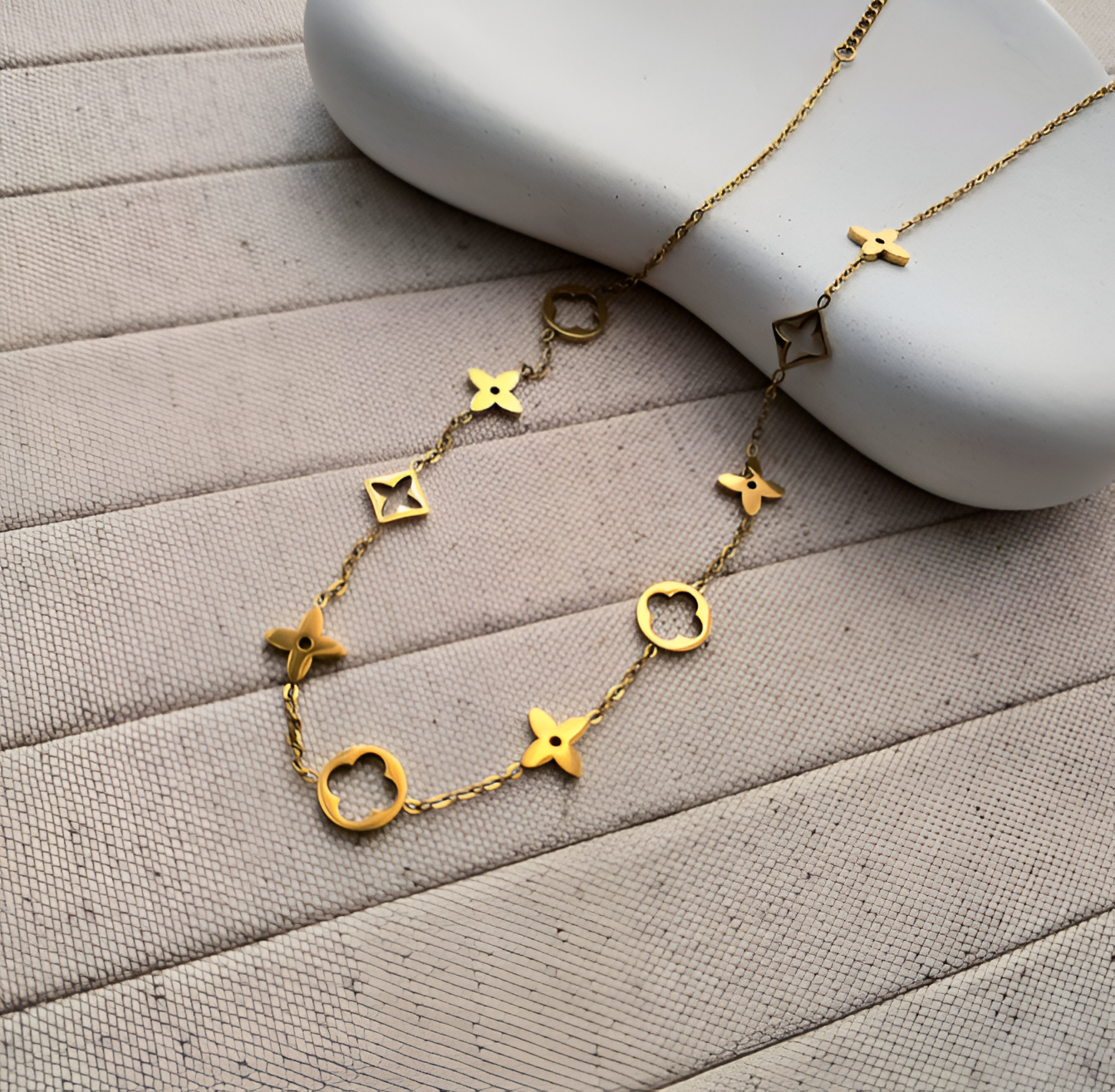 18K gold plated L7 necklace detail close up Saudi Arabia Jewelique